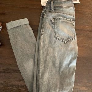 Cute cuffed ankle jeans.